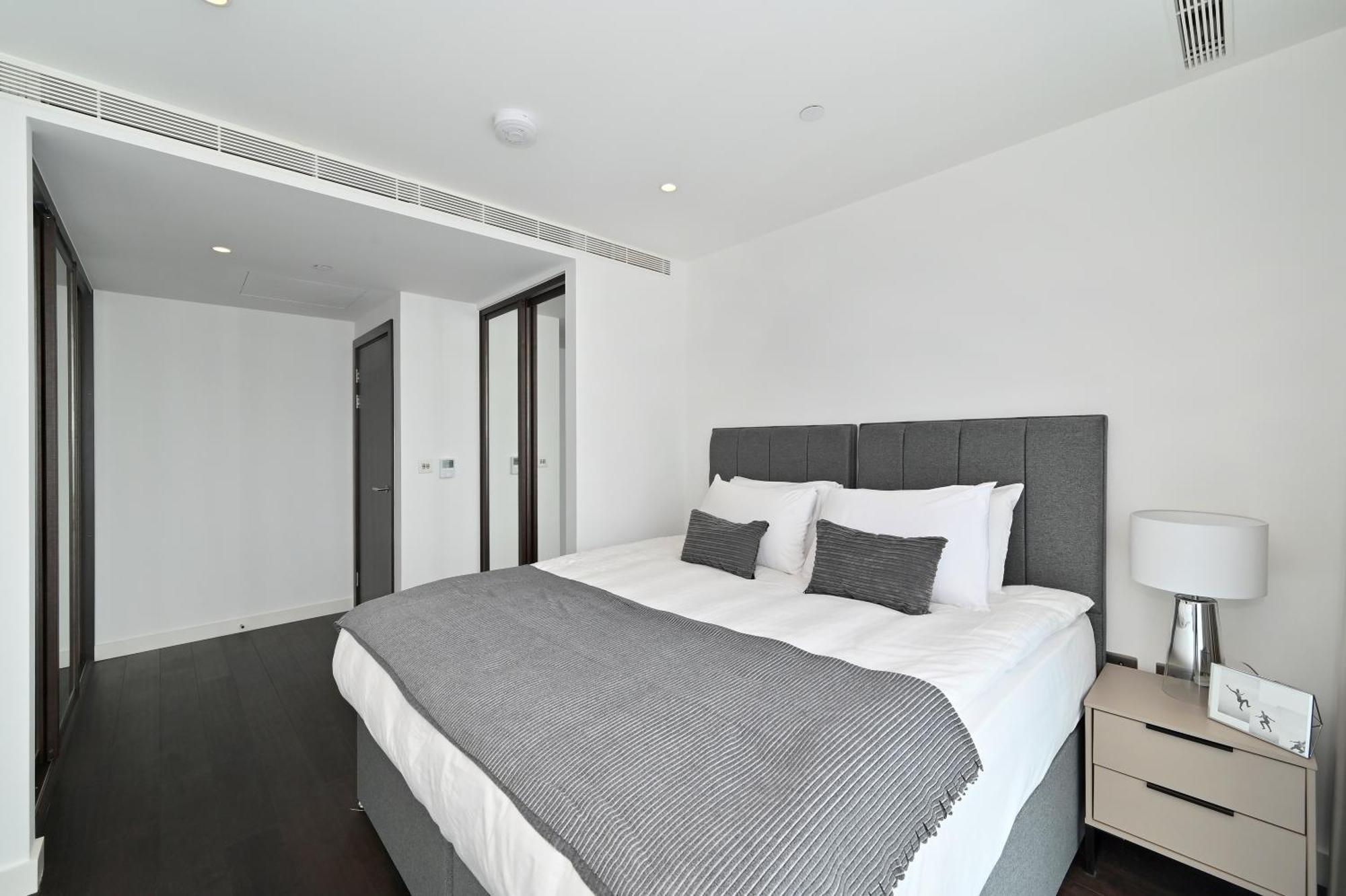 Апартаменты Access Tower Hill Лондон Экстерьер фото