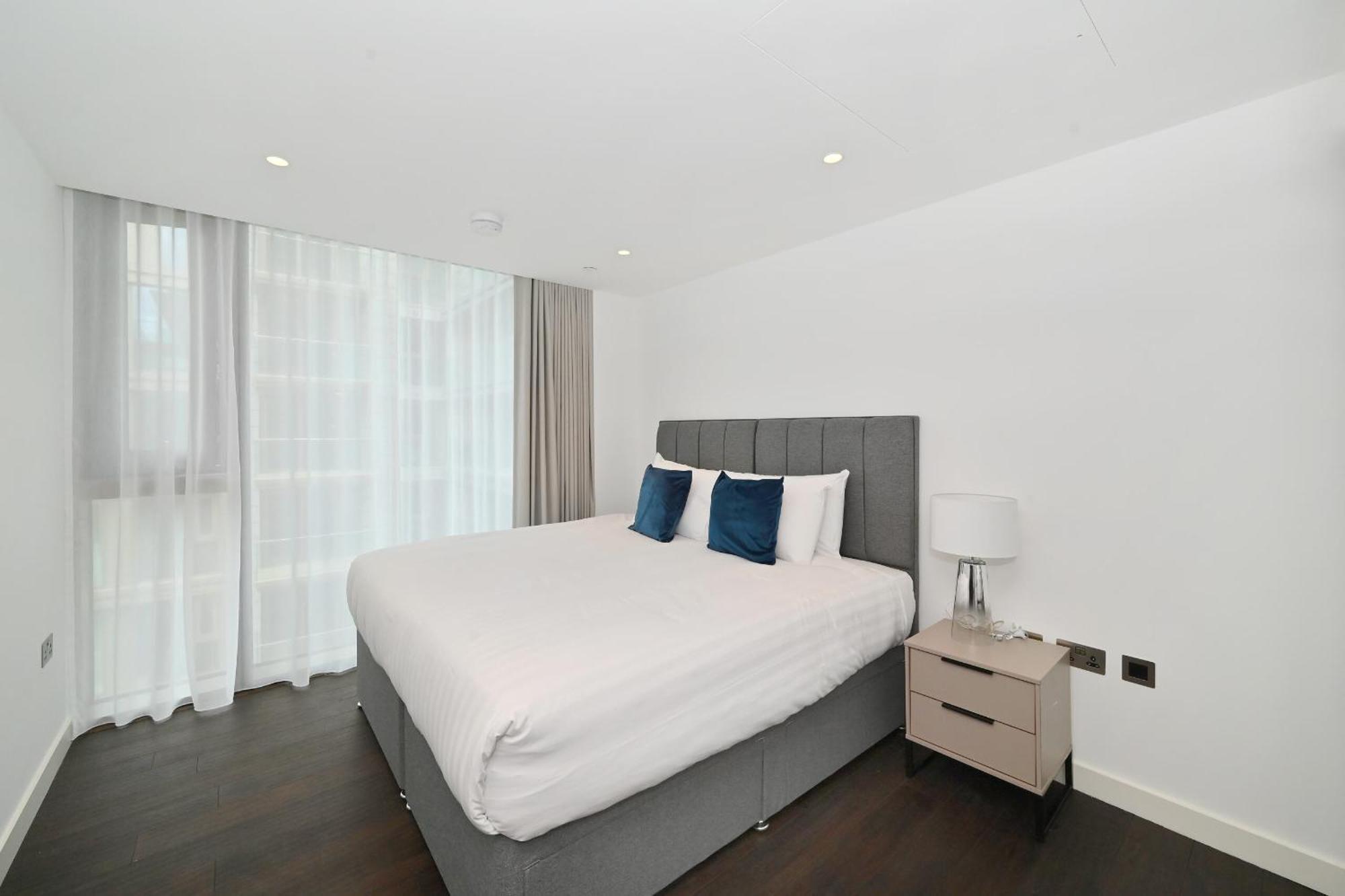 Апартаменты Access Tower Hill Лондон Экстерьер фото