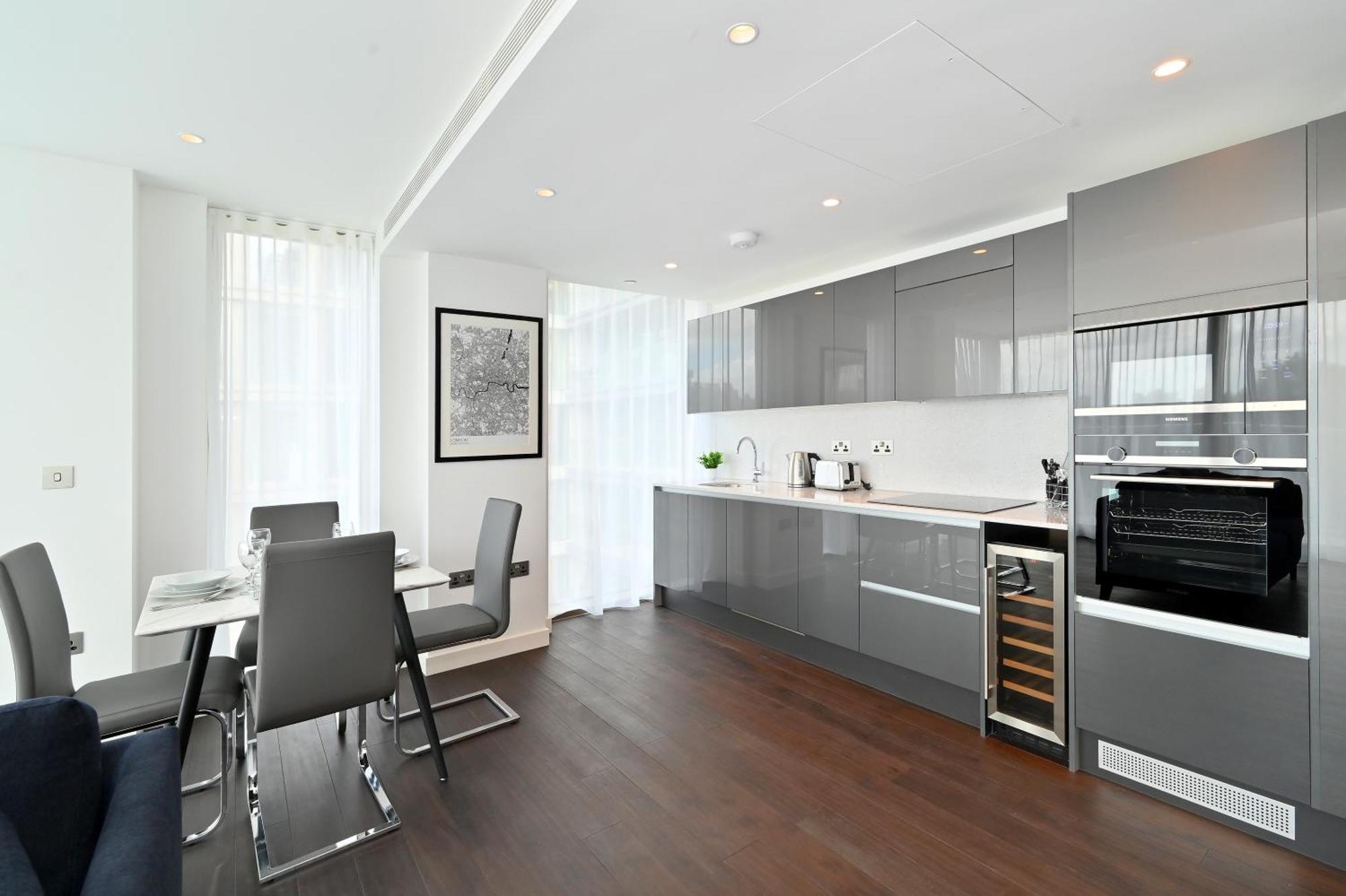 Апартаменты Access Tower Hill Лондон Экстерьер фото