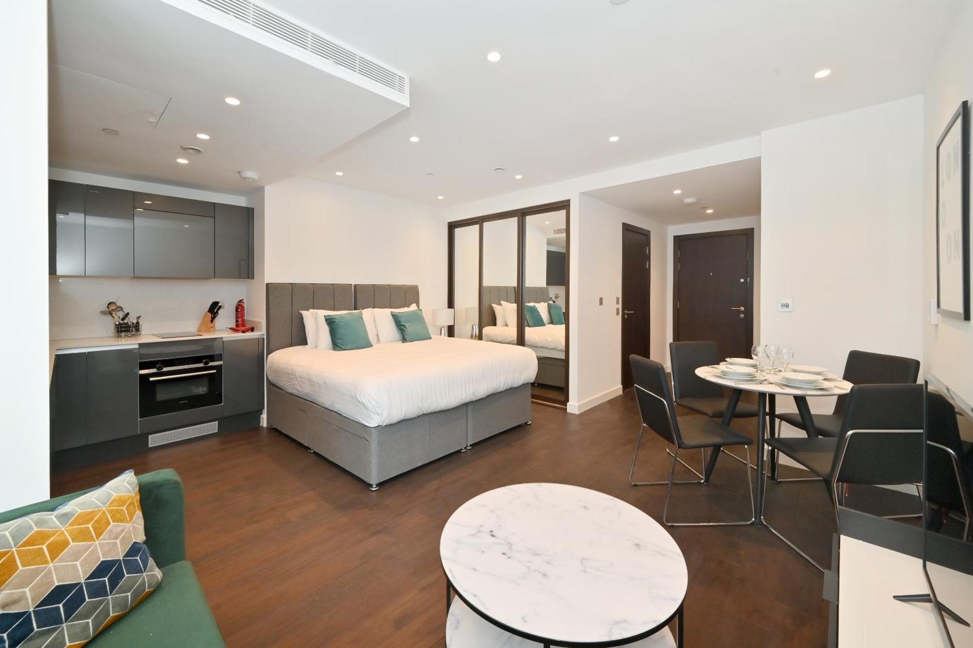 Апартаменты Access Tower Hill Лондон Экстерьер фото