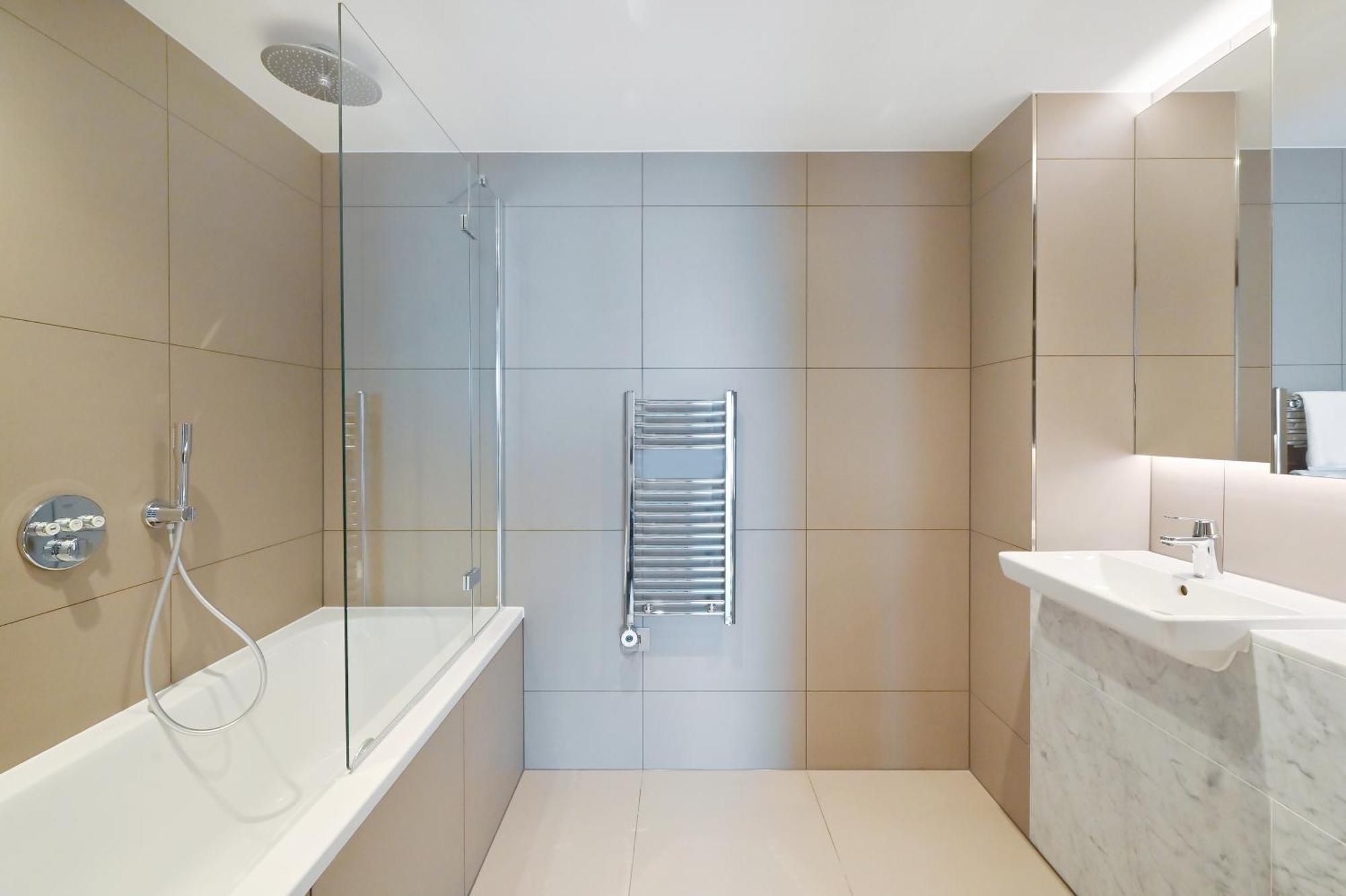 Апартаменты Access Tower Hill Лондон Экстерьер фото